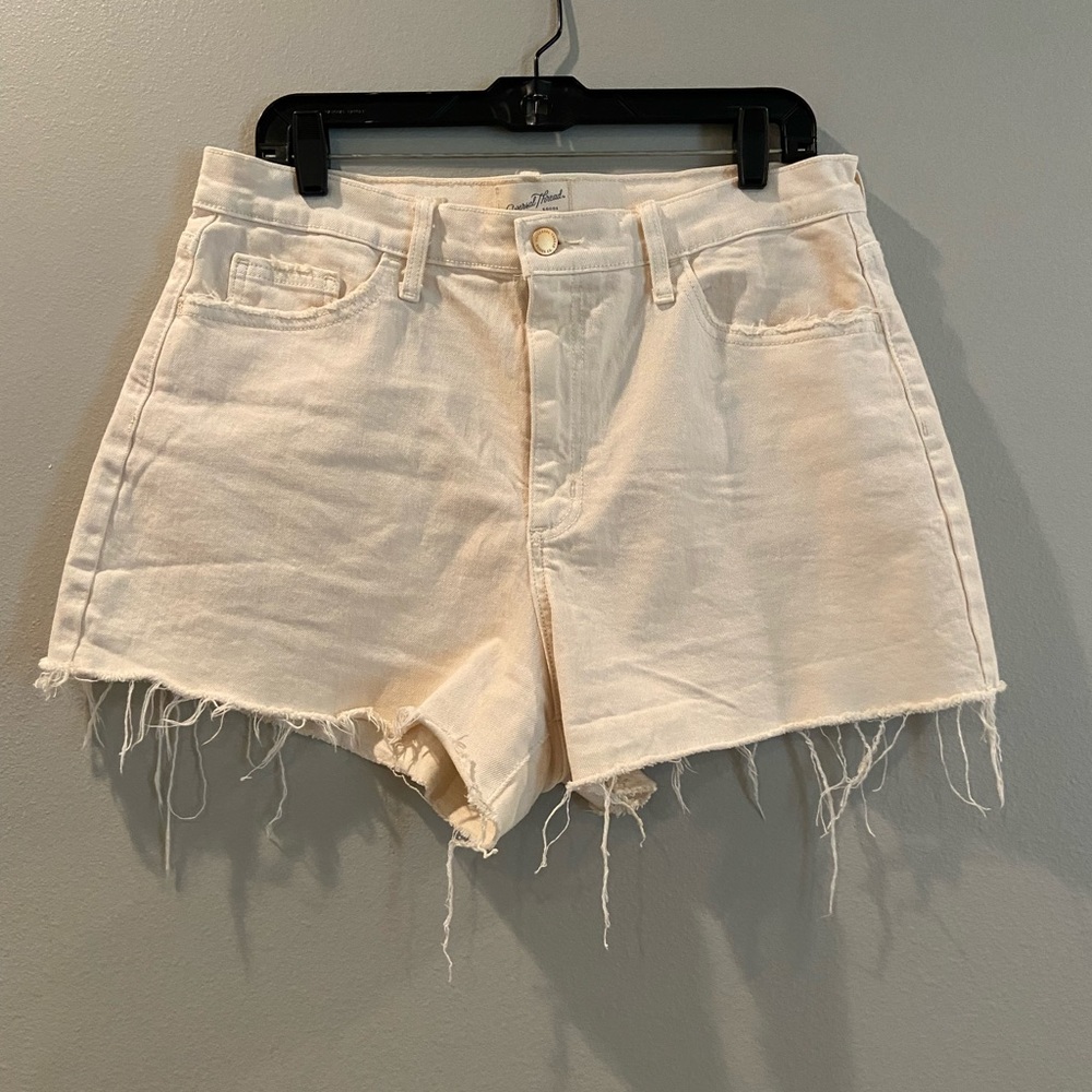 Universal Thread off white denim shorts Sz 12
